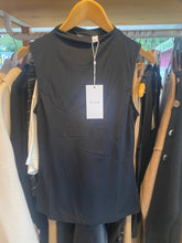 Carregar imagem no visualizador da galeria, Top meia gola preto Vila
