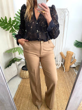 Carregar imagem no visualizador da galeria, Calças clássicas camel Morgan
