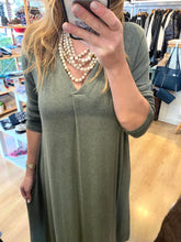 Carregar imagem no visualizador da galeria, Vestido de malha kaki
