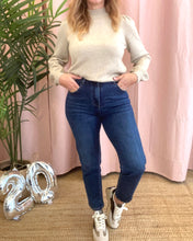 Carregar imagem no visualizador da galeria, Calças ganga escura Mom Fit
