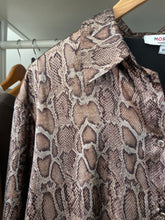 Carregar imagem no visualizador da galeria, Camisa túnica padrão cobra Morgan
