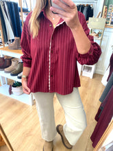 Carregar imagem no visualizador da galeria, Camisa oversize aveludada bordeaux
