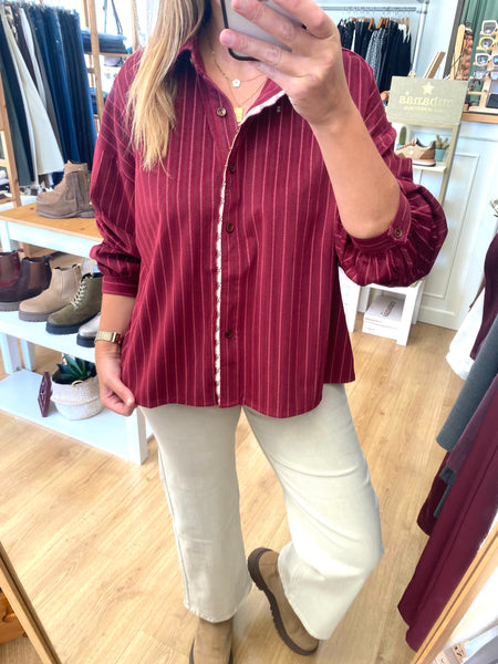 Camisa oversize aveludada bordeaux