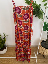 Carregar imagem no visualizador da galeria, Vestido fluído flores grandes laranja
