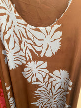 Carregar imagem no visualizador da galeria, Vestido comprido malha fria estampa floral

