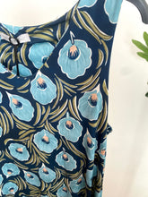 Carregar imagem no visualizador da galeria, Vestido comprido malha fria flores marinho e turquesa
