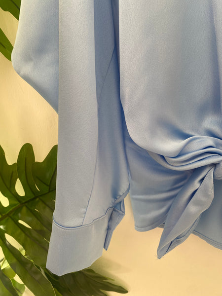 Camisa acetinada laçada azul SMF