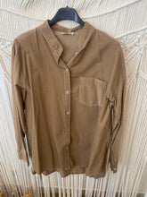 Carregar imagem no visualizador da galeria, Camisa bombazina camel
