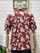 Carregar imagem no visualizador da galeria, Blusa bordada Bordeaux
