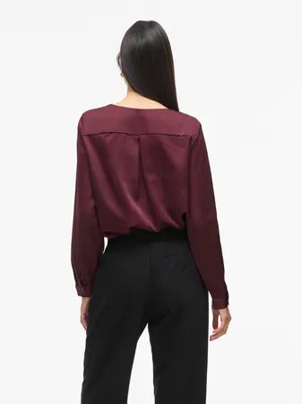 Blusa acetinada Viellette Bordeaux