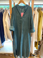 Carregar imagem no visualizador da galeria, Vestido oversize bombazina verde esmeralda
