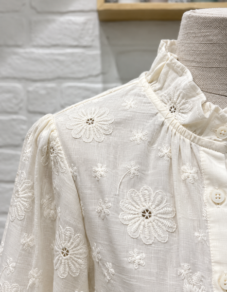 Camisa bordado flores creme