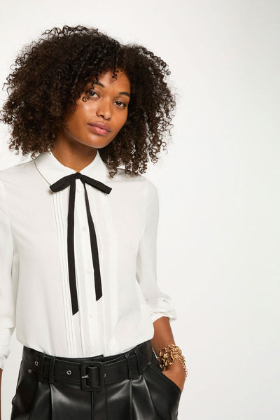 Camisa branca laçinho  preto MORGAN