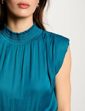Carregar imagem no visualizador da galeria, Blusa acetinada petróleo Morgan
