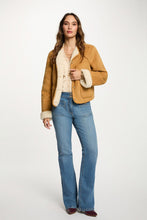 Carregar imagem no visualizador da galeria, Casaco camel pele de pêssego Morgan
