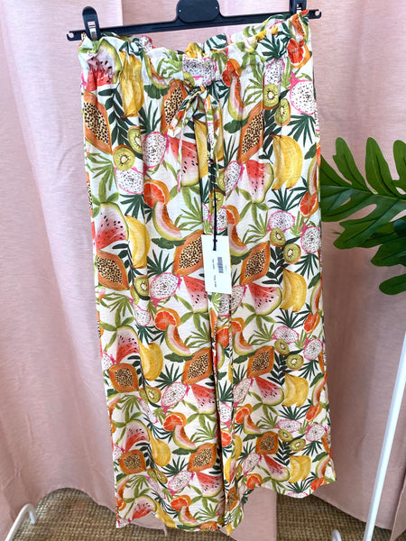 Calças pantalonas estampa frutas