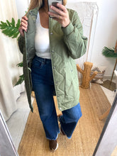 Carregar imagem no visualizador da galeria, Parka Vitate kaki Vila
