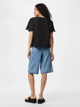 Carregar imagem no visualizador da galeria, Blusa Pieces bordado inglês preto

