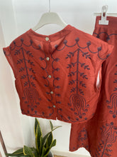 Carregar imagem no visualizador da galeria, Conjunto de blusa e saia telha
