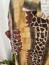 Carregar imagem no visualizador da galeria, Vestido camisa estampa tartaruga verde

