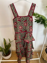 Carregar imagem no visualizador da galeria, Vestido Sevilha estampa verde e bordeaux
