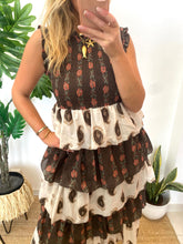 Carregar imagem no visualizador da galeria, Vestido estampado folhos castanho
