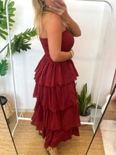 Carregar imagem no visualizador da galeria, Vestido caí caí com folhos Bordeaux
