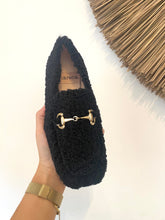 Carregar imagem no visualizador da galeria, Sapato loafer ovelha preto fivela Macarena
