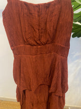 Carregar imagem no visualizador da galeria, Vestido liso folhos largos
