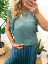 Carregar imagem no visualizador da galeria, Blusa verde água com folhos ombro
