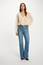 Carregar imagem no visualizador da galeria, Blusa folhos creme MORGAN
