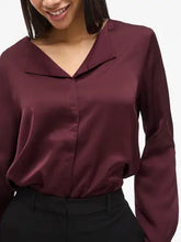 Carregar imagem no visualizador da galeria, Blusa acetinada Viellette Bordeaux
