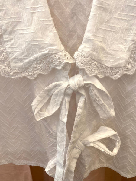 Blusa branca de atar com golinha