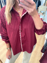 Carregar imagem no visualizador da galeria, Camisa oversize aveludada bordeaux
