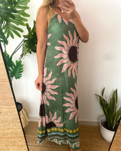 Carregar imagem no visualizador da galeria, Vestido comprido malha fria sol verde e rosa
