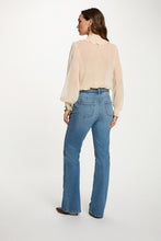 Carregar imagem no visualizador da galeria, Blusa folhos creme MORGAN
