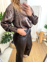 Carregar imagem no visualizador da galeria, Camisa túnica padrão cobra Morgan
