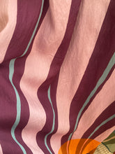 Carregar imagem no visualizador da galeria, Vestido riscas largas rosa
