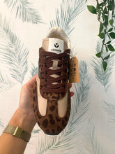 Carregar imagem no visualizador da galeria, Ténis cosmos leopardo Victoria
