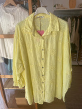 Carregar imagem no visualizador da galeria, Camisa/túnica oversize bordada amarelo
