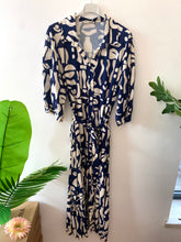 Carregar imagem no visualizador da galeria, Vestido estampado marinho
