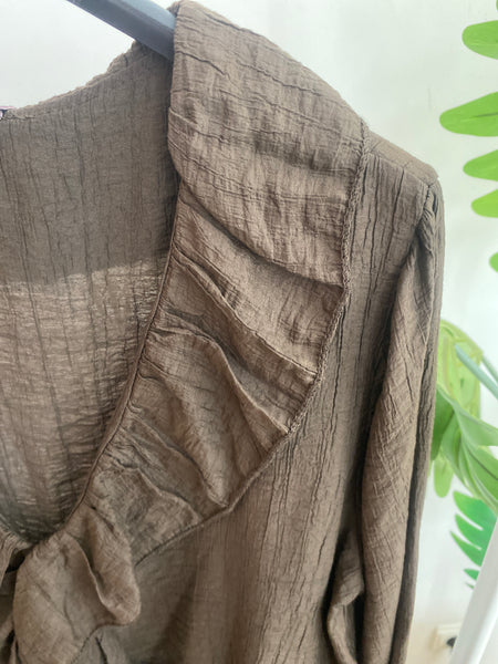 Blusa folho crepe castanho