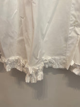 Carregar imagem no visualizador da galeria, Camisa lisa folho em baixo branco
