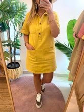 Carregar imagem no visualizador da galeria, Vestido de sarja amarelo com bolsos
