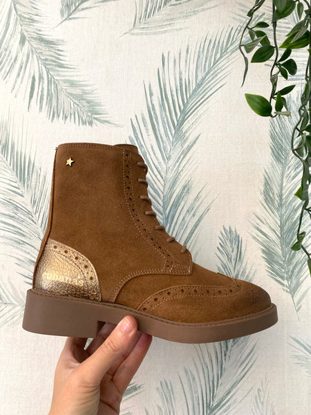Bota de camurça com atacadores Cubanas