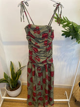 Carregar imagem no visualizador da galeria, Vestido Salamanca estampa flores kaki
