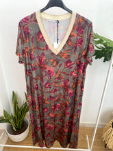 Carregar imagem no visualizador da galeria, Vestido malha fria estampado flores verde
