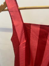Carregar imagem no visualizador da galeria, Vestido curto estampa rosa e vermelho
