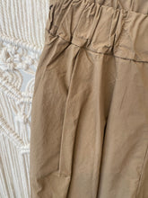 Carregar imagem no visualizador da galeria, Calças pantalonas camel
