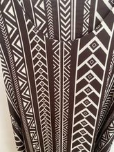 Carregar imagem no visualizador da galeria, Vestido midi malha fria estampa savana castanho
